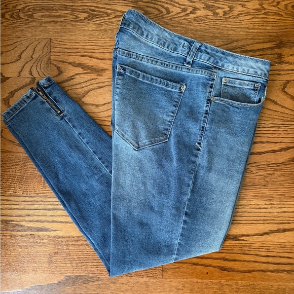 Kensie Denim - Kensie Light Blue Denim Women’s Jeans Zipper Leg Details Size: 10/30